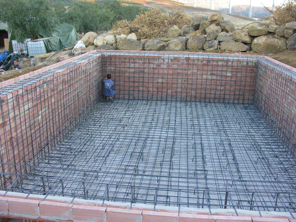 Строительство бетонного бассейна своими руками: пошаговая инструкция, фото