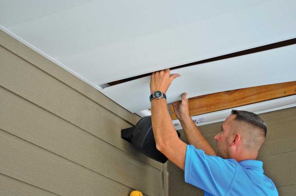 Как сделать потолок из пвх панелей своими руками?