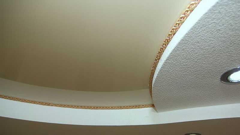 Натяжной потолок без плинтуса: для чего нужен потолочный плинтус, и чем можно его заменить; как выбрать заглушку - 30 фото