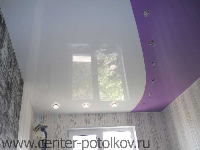Двухцветные натяжные потолки (39 фото) — возможна ли спайка двух цветов если потолок одноуровневый, одноуровневые варианты конструкций