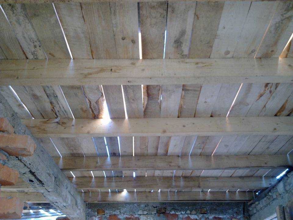 Потолок в бане: виды потолочных покрытий, утепление настильных, подшивных и панельных конструкций