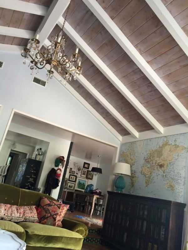 Декоративные балки на потолок: способы применения в интерьере