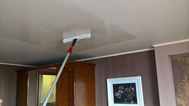 Как мыть натяжной потолок матовый