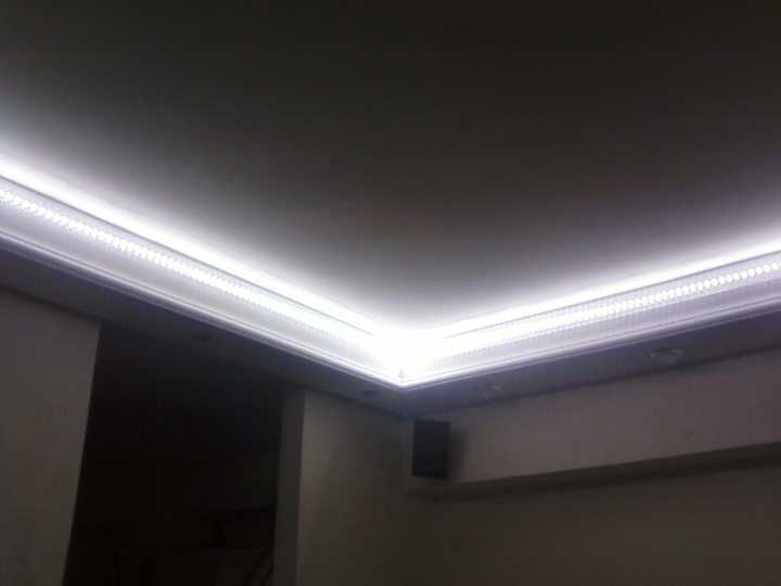 Потолочный плинтус с подсветкой (для светодиодной ленты)