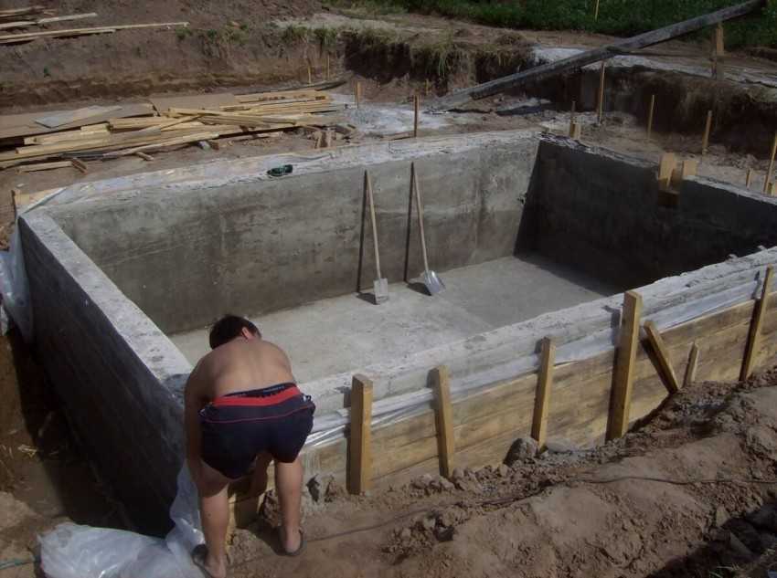 Бассейн своими руками: выбор места и конструкции для бассейна, инструкции по строительству своими руками