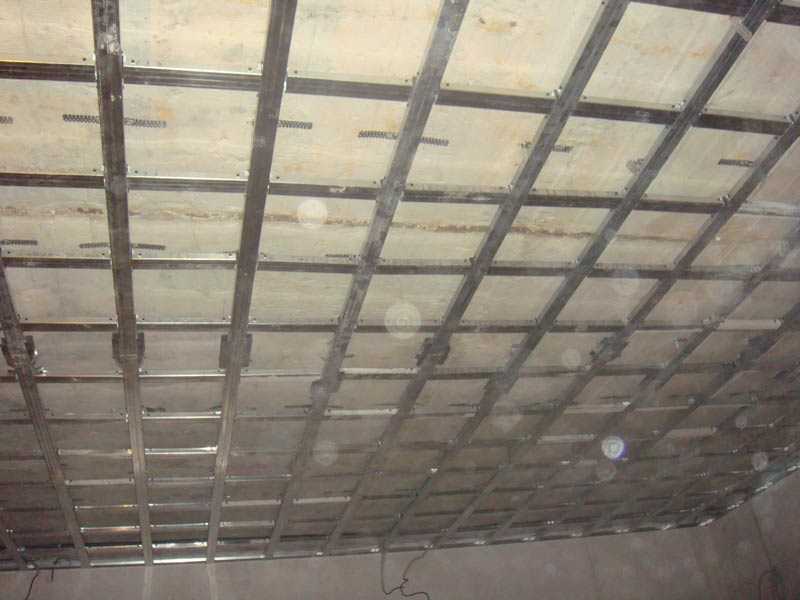 Потолок из оргстекла с подсветкой – оригинальное дизайнерское решение