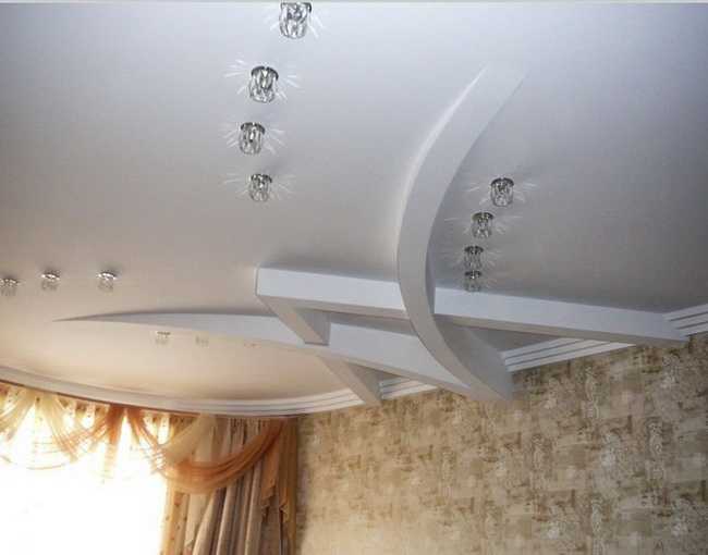 Комбинированные потолки: гипсокартон и натяжной (12 фото)