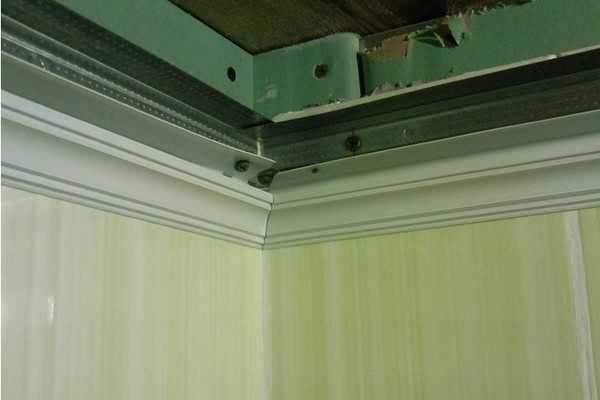 Крепление натяжного потолка к потолку: система установки