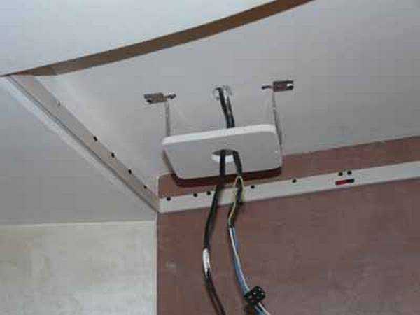 Закладная под люстру в натяжном потолке: инструктаж по установке платформ под люстры