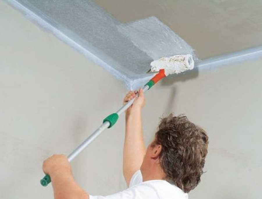 Как покрасить потолок акриловой краской, какая лучше: вододисперсионная, масляная или латексная, подробно на фото и видео