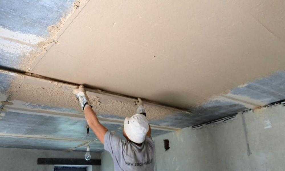 Как самостоятельно оштукатурить потолок