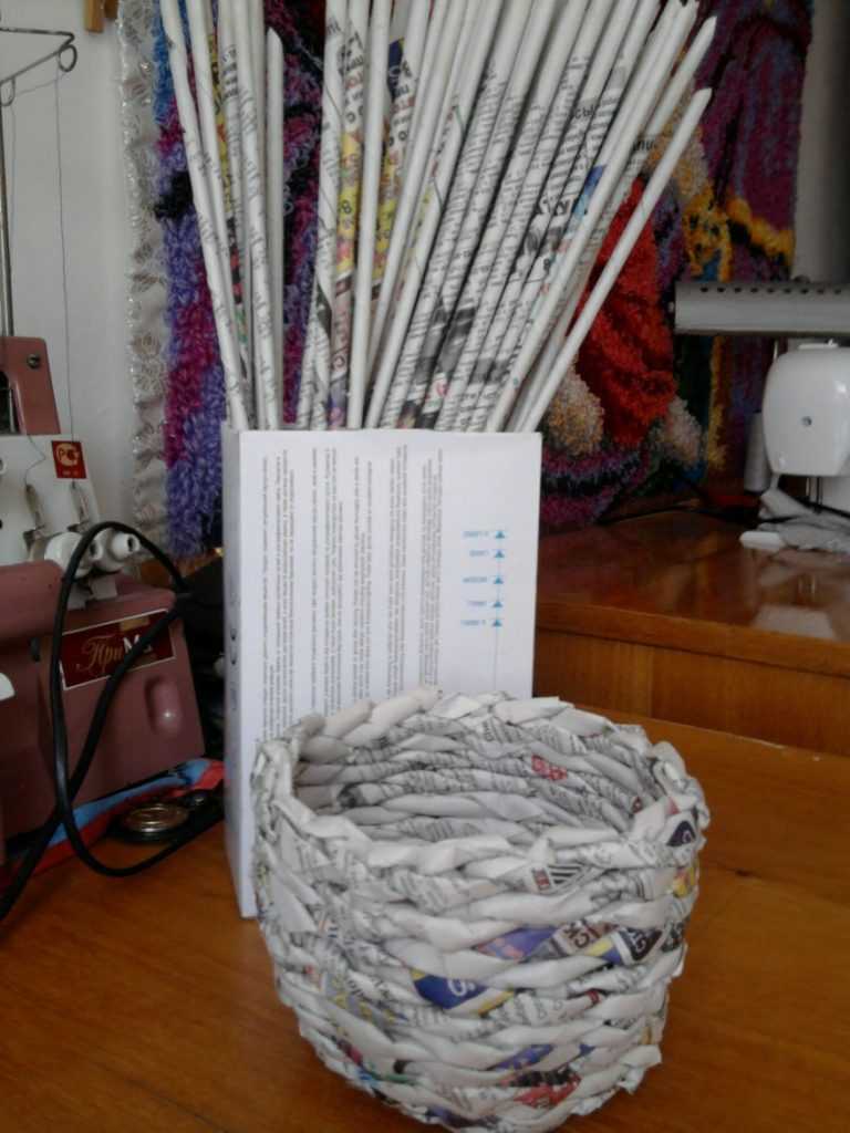 Плетение из газетных трубочек для начинающих: 5 красивых идей, мастер-классы (фото и видео)
