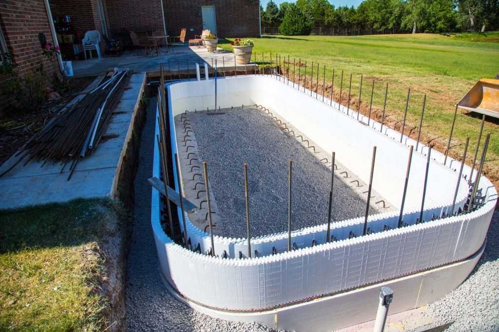 Бассейн своими руками на даче: из чего можно изготовить простой, небольшой самодельный искусственный водоем для участка, пошаговая инструкция по строительству