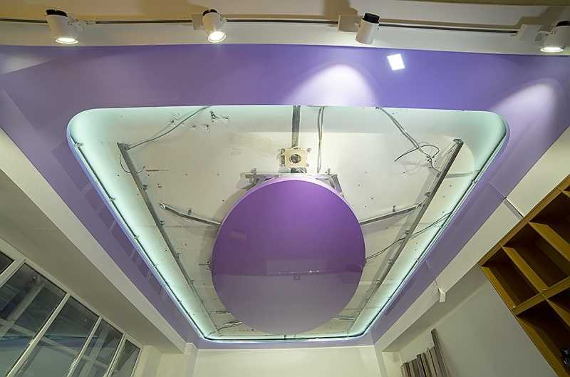 Дизайн современных натяжных потолков с фото