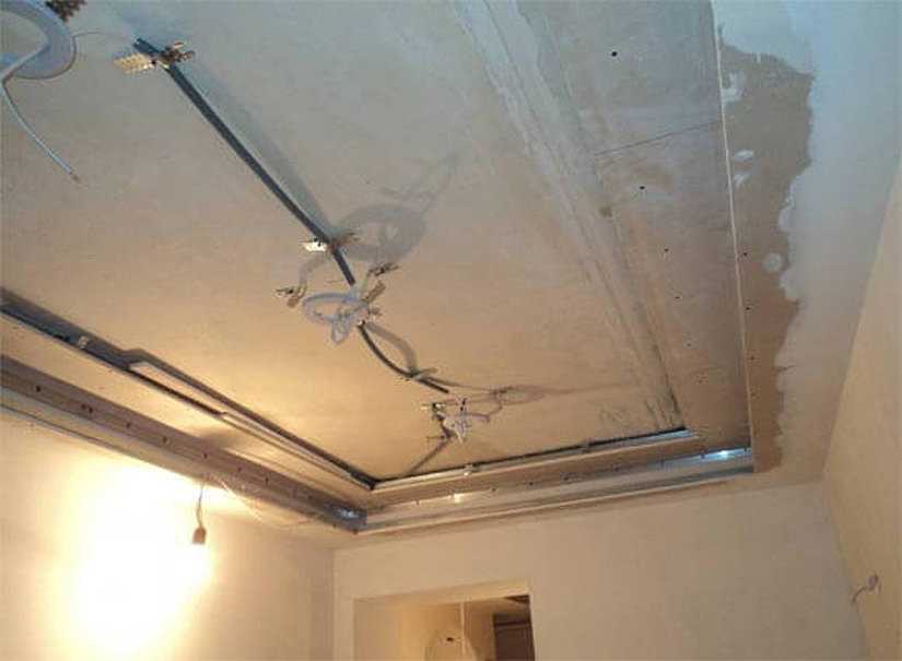 Надо ли грунтовать потолок перед натяжными потолками