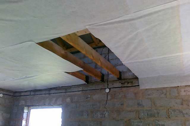Чем подшить потолок по деревянным балкам: описываем все нюансы
