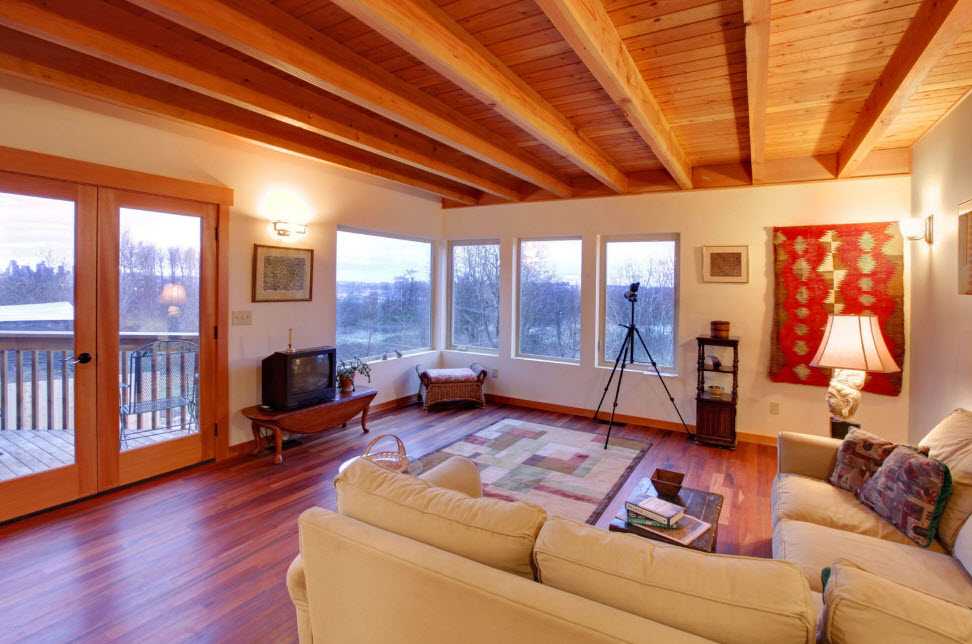 Чем можно отделать потолок в деревянном доме дешево и красиво