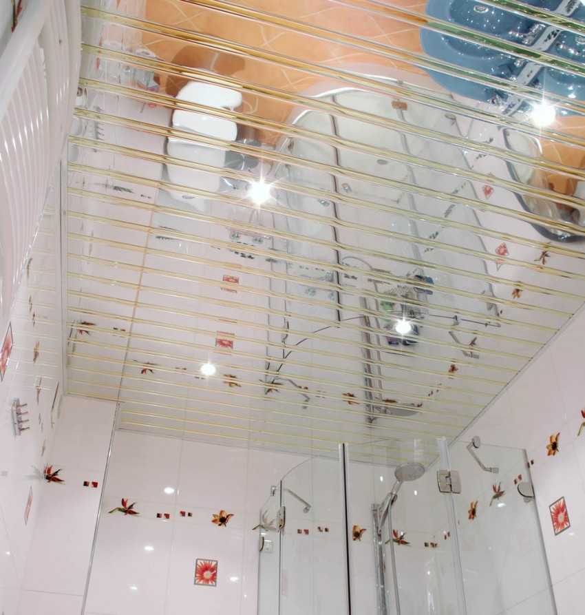 Потолок в ванной: особенности, выбор отделки