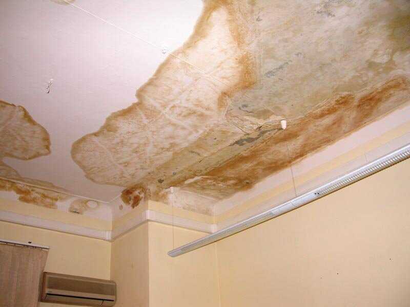 Ремонт потолка после протечки своими руками — чем обработать после затопления. как покрасить, ремонт протечек, как заделать протечку на потолке, как исправить