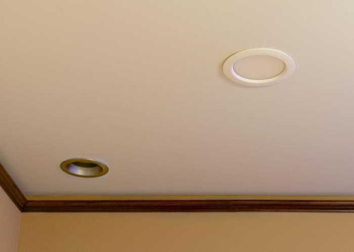 Какие светильники лучше для натяжного потолка - 3 варианта сравнения