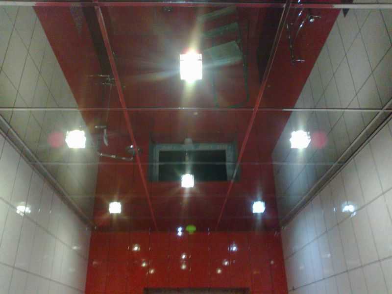 Натяжной потолок в ванной (130 фото): правила установки и выбора материала натяжного потолка