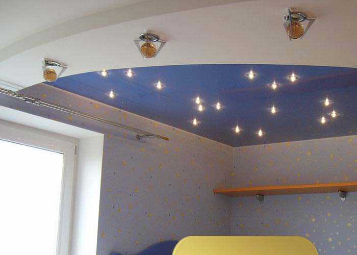 Дизайны потолков из гипсокартона в маленьких комнатах: фото