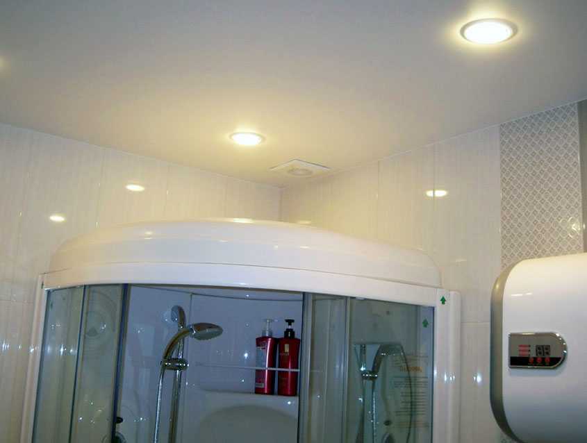 Натяжной потолок в ванной комнате – советы экспертов