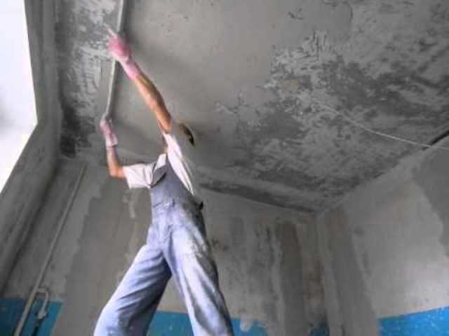 Как штукатурить потолок своими руками
