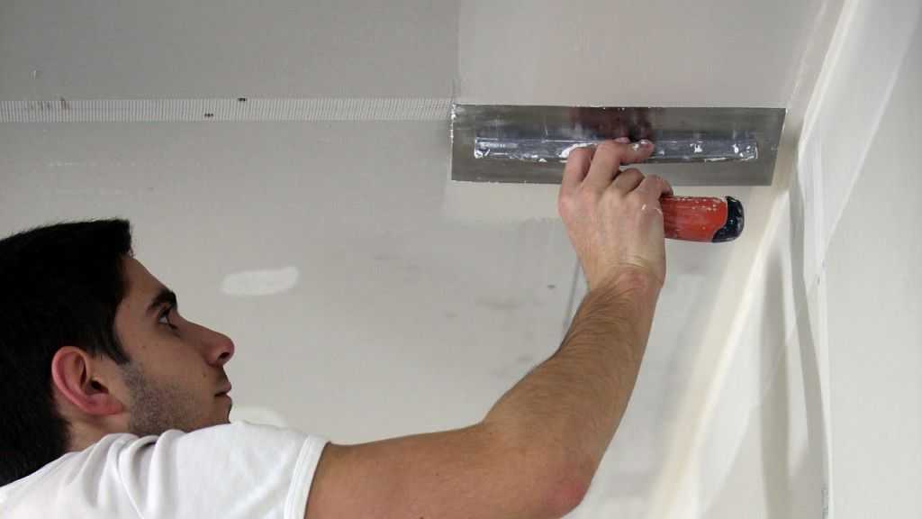 Шпаклевка потолка из гипсокартона под покраску: подробная инструкция!