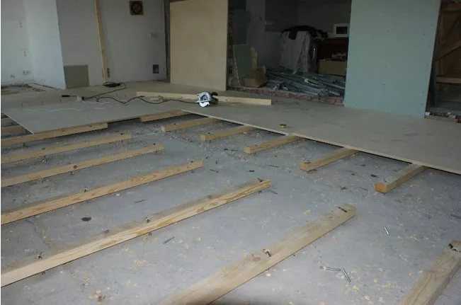 Укладка фанеры на бетонный пол: необходимые материалы и возможные способы