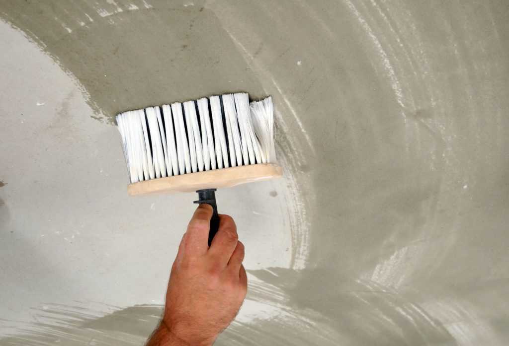 Покраска потолка акриловой краской – подготовка, правила покраски