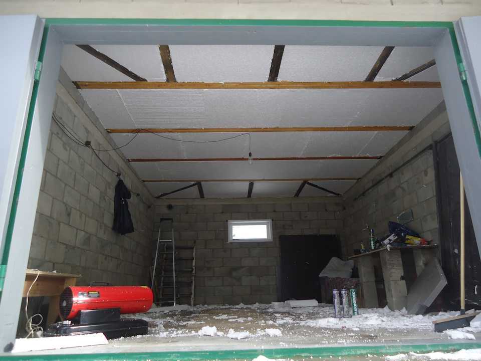 Как и чем утеплить потолок в гараже: какие материалы выбрать, монтаж теплоизоляции, крепление утеплителя