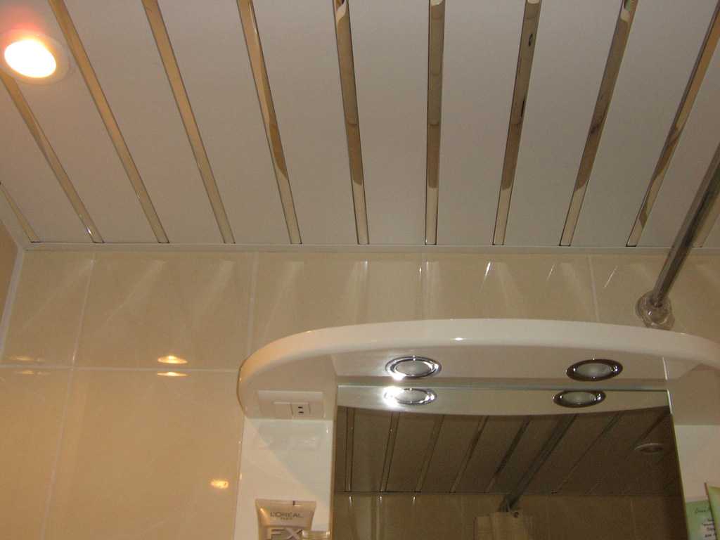 Монтаж потолка в ванной комнате своими руками