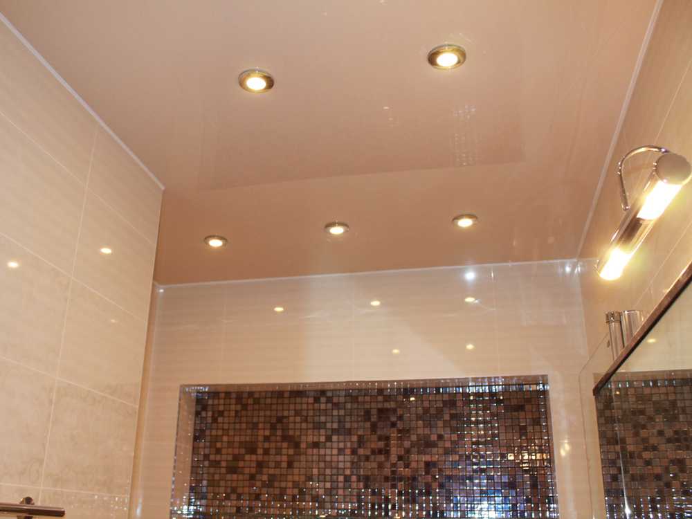 Какой потолок сделать в ванной комнате: какой лучше и почему (+ фото)