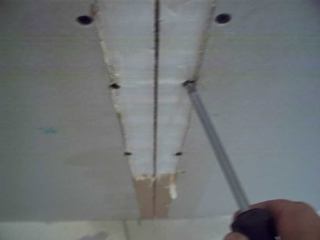 Ремонт трещины на потолке своими руками: как заделать и зашпатлевать щели