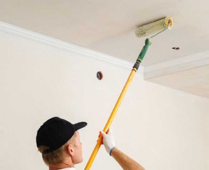 Как помыть потолок покрашенный водоэмульсинной краской: можно ли, средства