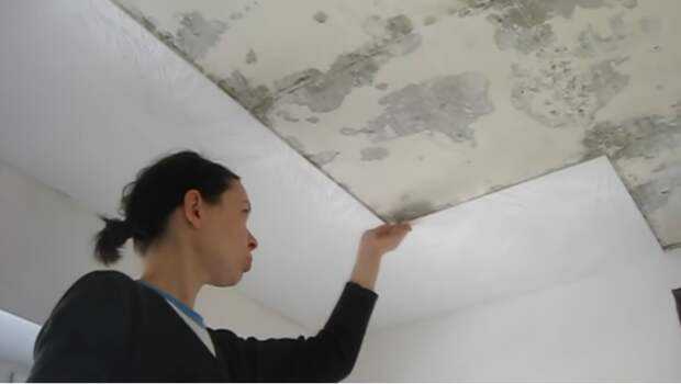 Как поклеить потолочную плитку на неровный потолок