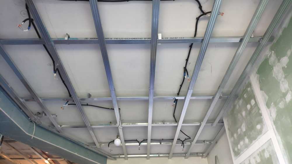Потолок из стекла с подсветкой, преимущества матового акрилового стекла