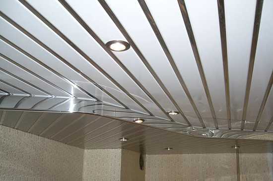 Металлический реечный потолок: советы по выбору