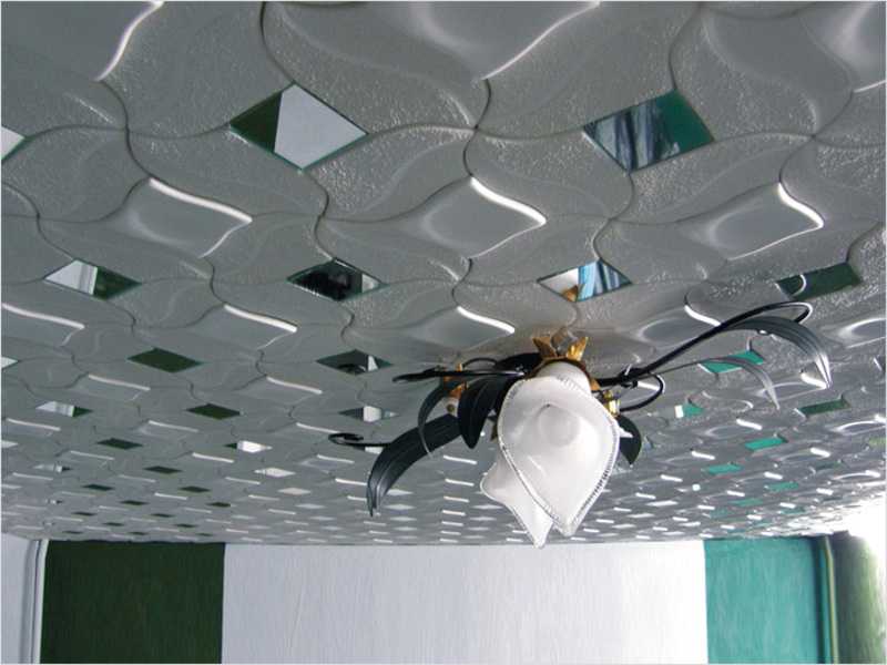 Плитка для потолка полистирольная: характеристика и особенности материала, инструкции на фото и видео