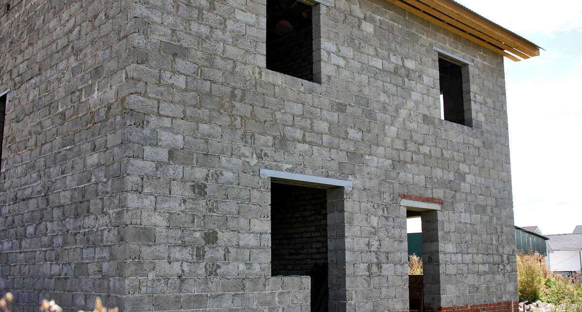 Дом с монолитными стенами из крупнопористого керамзитобетона