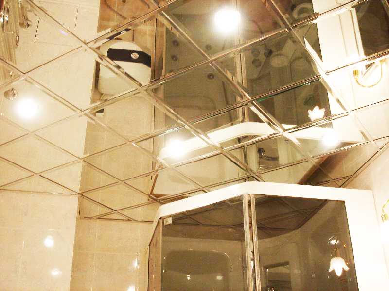 Особенности использования зеркального натяжного потолка: 50 фото
