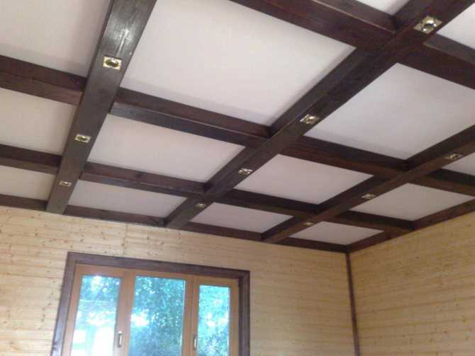 Декоративные балки на потолок — имитация балок на потолке в интерьере, потолочные балки в деревянном доме, монтаж балок из полиуретана своими руками, отделка