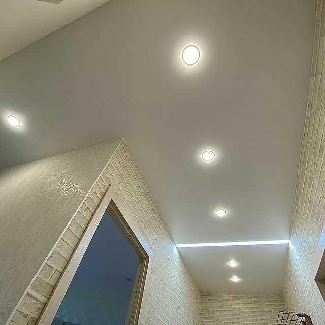 Светильники для натяжного потолка: точечные, потолочные встроенные, виды встраиваемых ламп для потолка с подсветкой, диодные лампочки, размеры, варианты