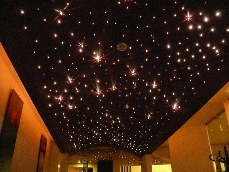 Эффект «звездное небо» на натяжных потолках: как это смотрится